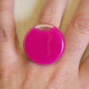 Silver Tone Pylones Fuchsia Pink Liquid Filled Round Glass Adjustable Ring R1